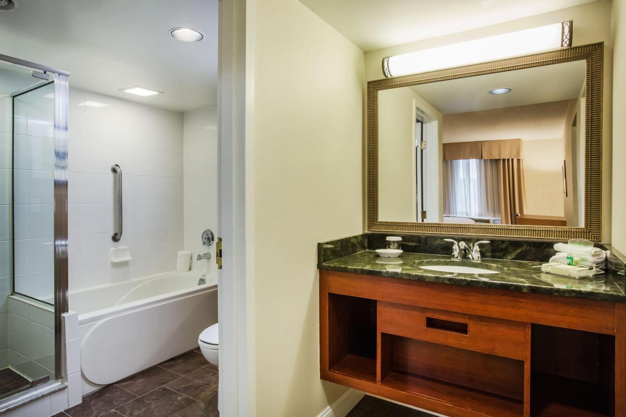 Holiday Inn Saratoga Springs By Ihg Номер фото